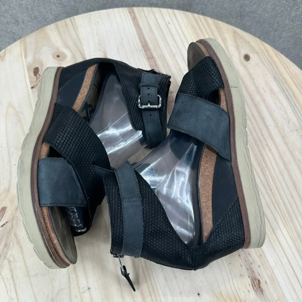OTBT Teamwork Wedge Sandals 10M Black Grey Leather Ankle Strap Back Zip